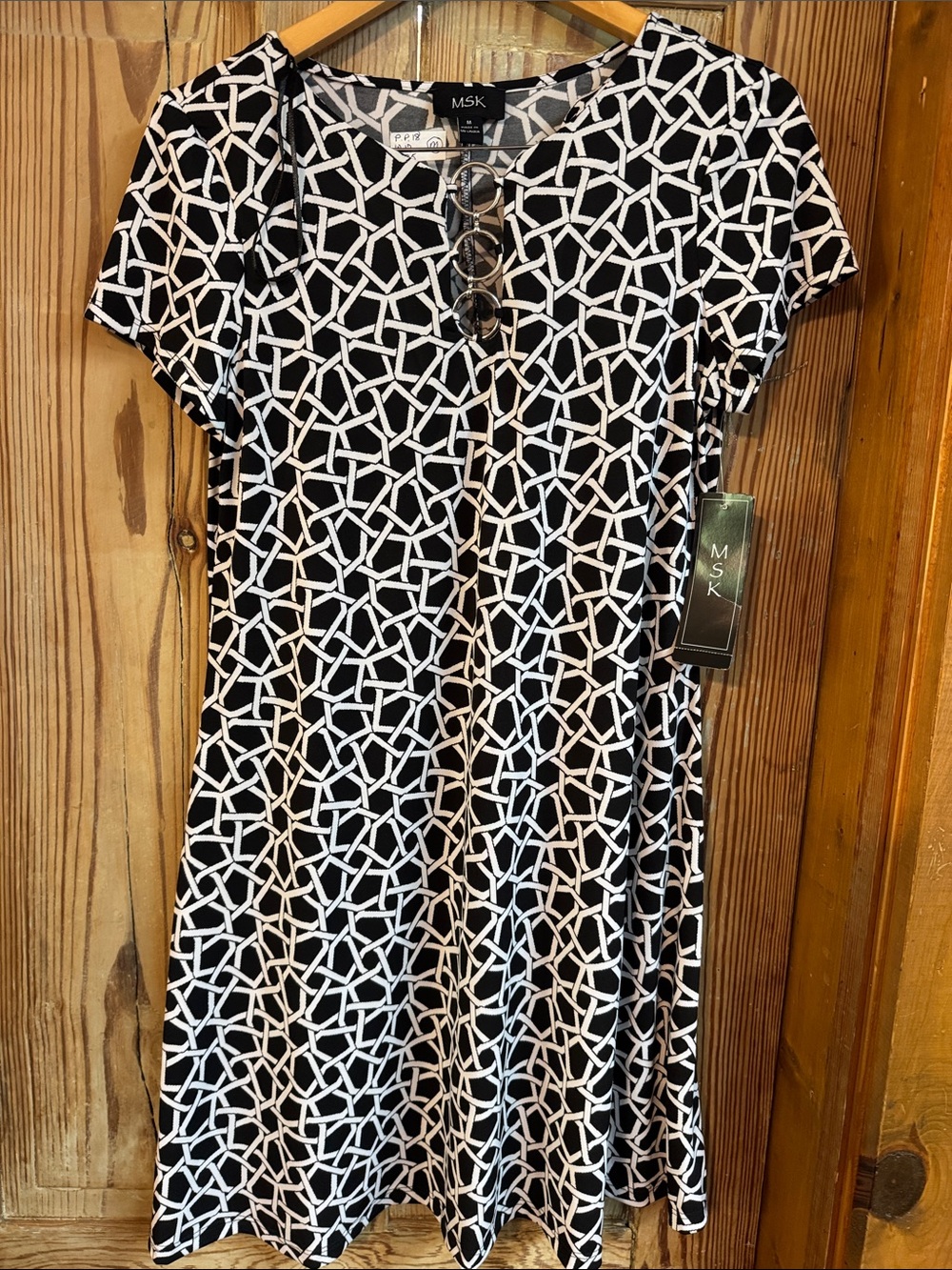 MSK Black & White Geometric Ring-Front Short Sleeve Dress NWT